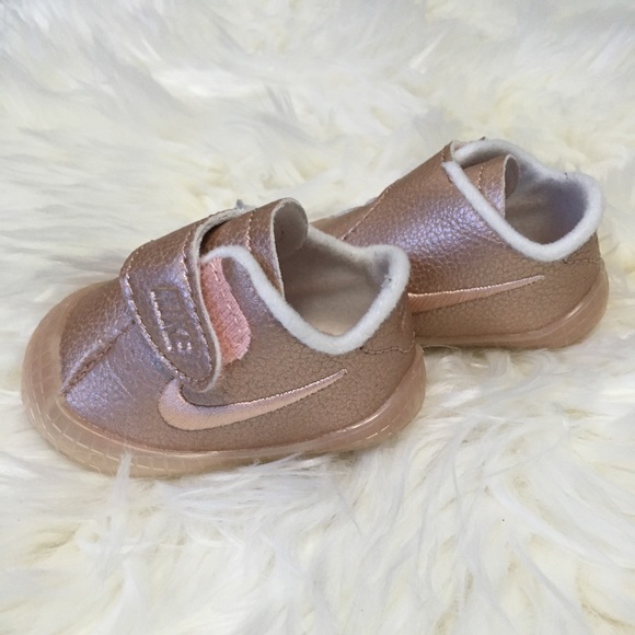 Nike Rose Gold Newborn Shoes - Picture 1 of 2